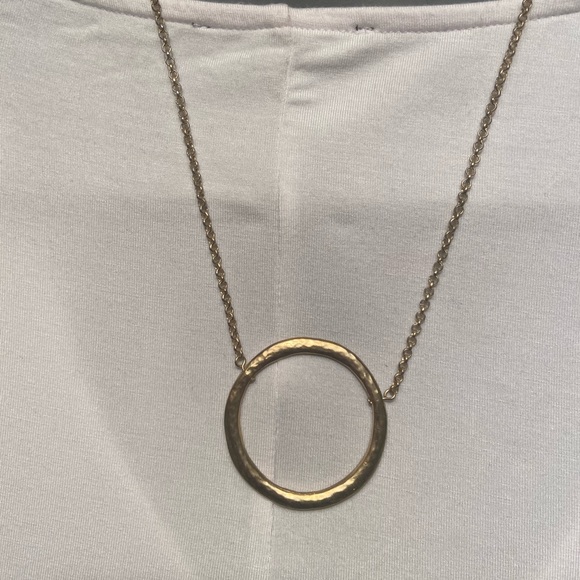 Gold necklace w/ Circle Pendant - Picture 1 of 2
